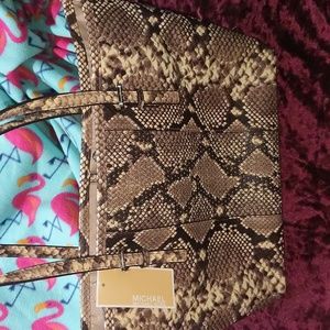 Michael kors carryall tote